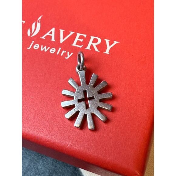 Retired James Avery Sterling Silver Sunburst Cut Out Cross Charm Uncut Loop - Picture 1 of 7